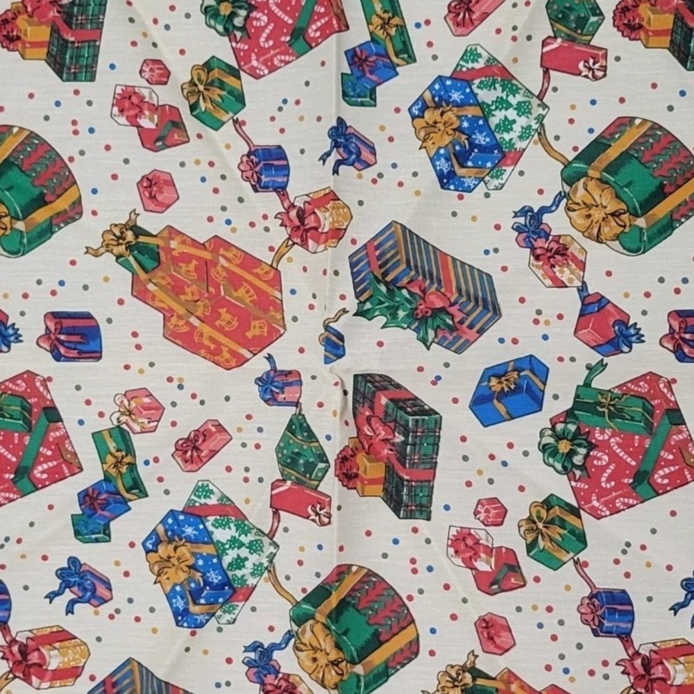 Vtg Christmas Holiday Placemat & Napkin Set of 4 Colorful Cloth Gift Box Pattern